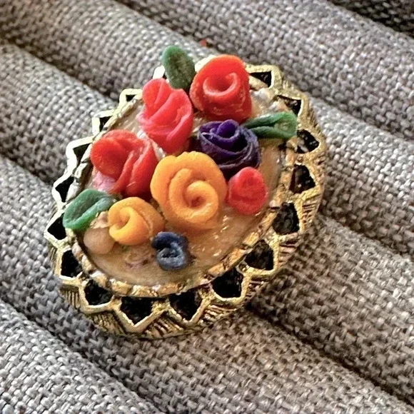 Vintage Multi-colored Resin Roses Oval Shaped Brooch - Picture 4 of 10